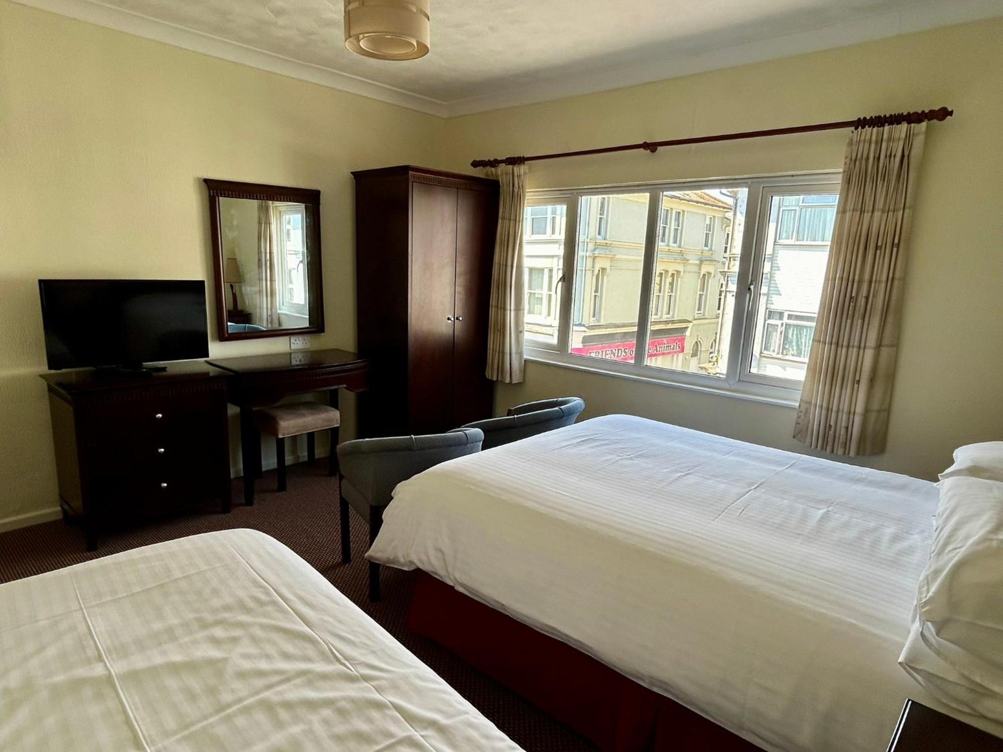Bay View - Seafront, Sandown - Free Car Ferry For Bookings Of 3 Or More Nights, Subject To Availability Room photo
